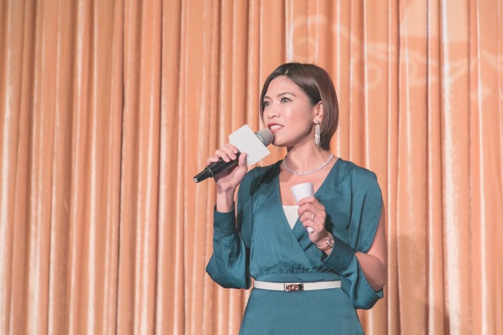 婚禮主持人 MAGGIE 現場主持形象照 3